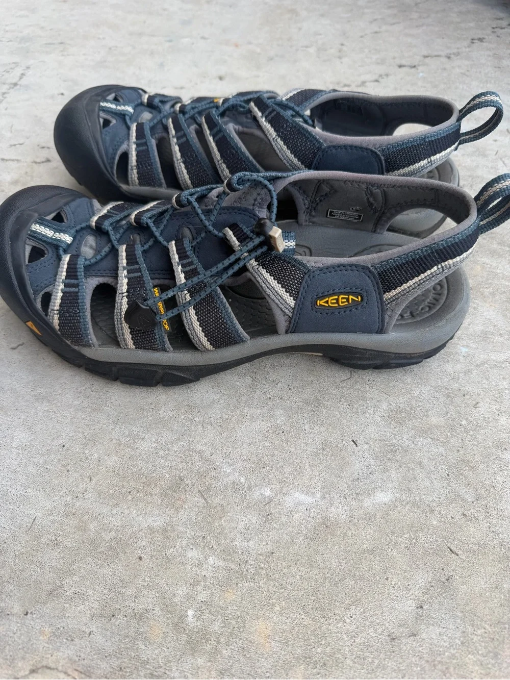 Keen Men's Newport H2 sandals in a blue and gray colorway men’s size 8